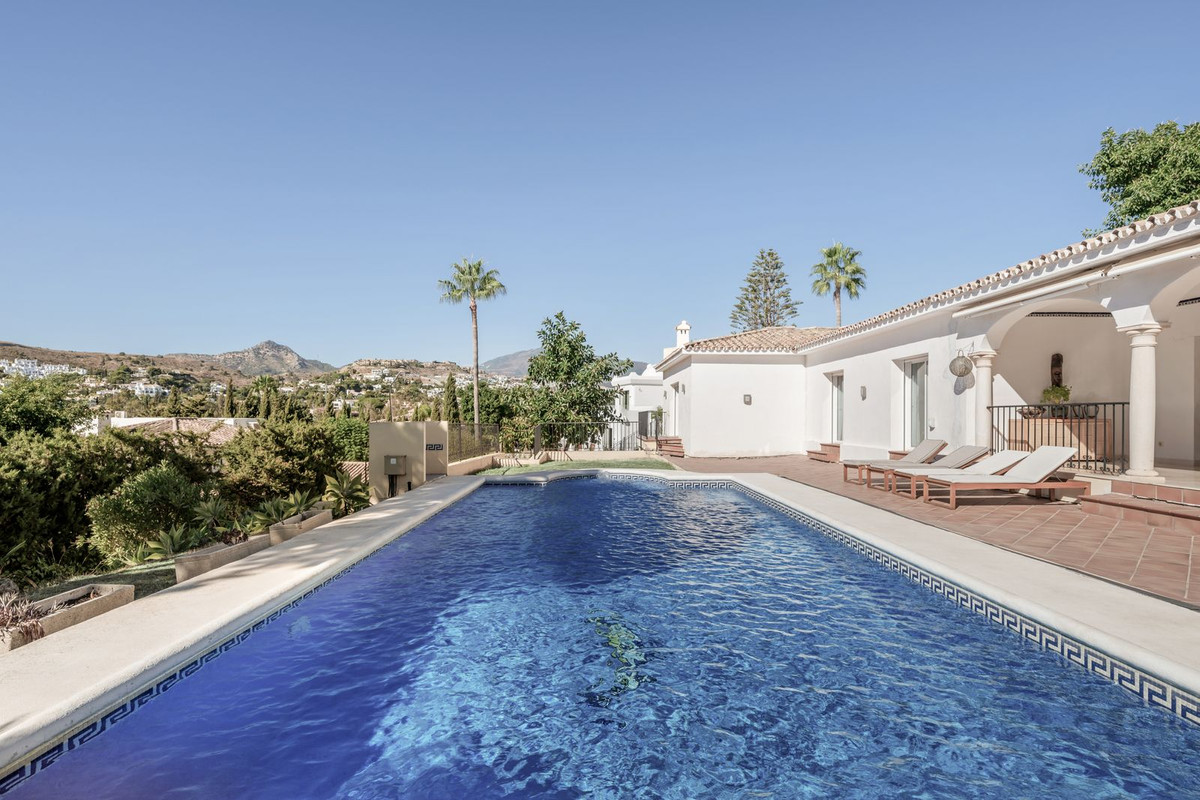 4 Bed Townhouse for sale in El Paraiso Costa Del Sol, Málaga, Spain