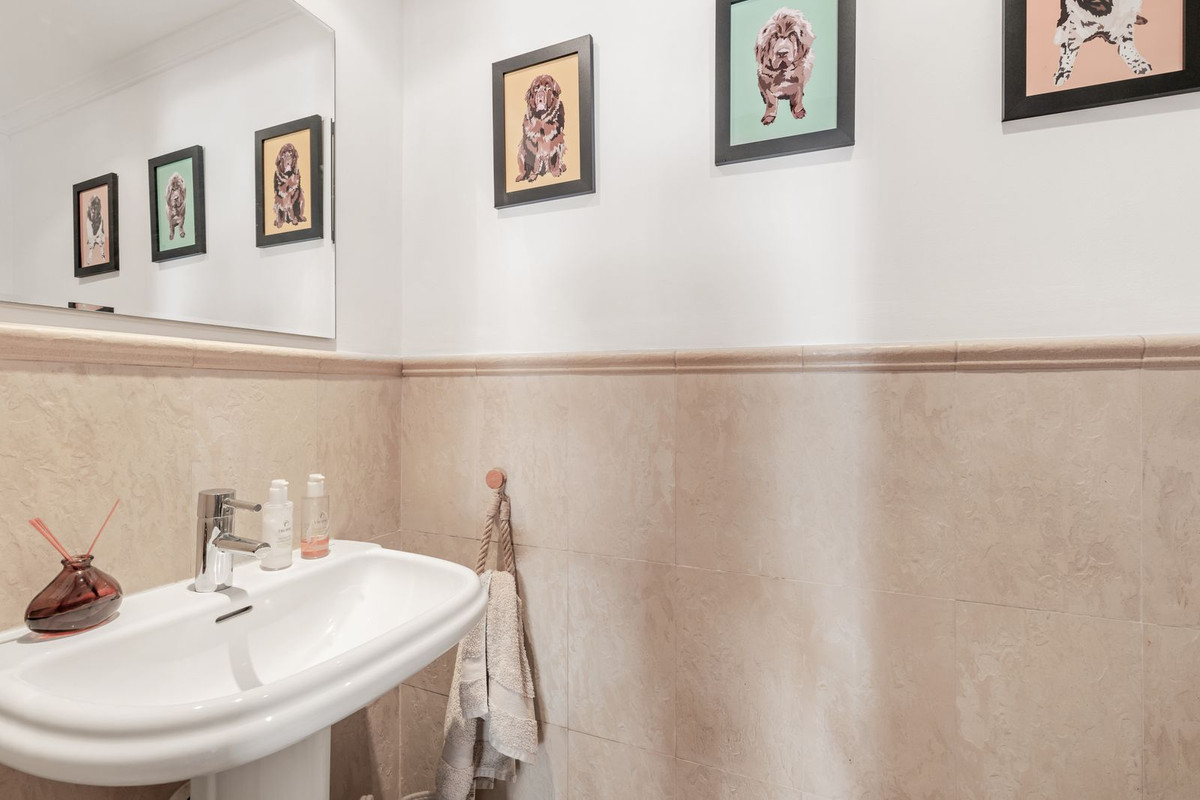 4 Bed Townhouse for sale in El Paraiso Costa Del Sol, Málaga, Spain