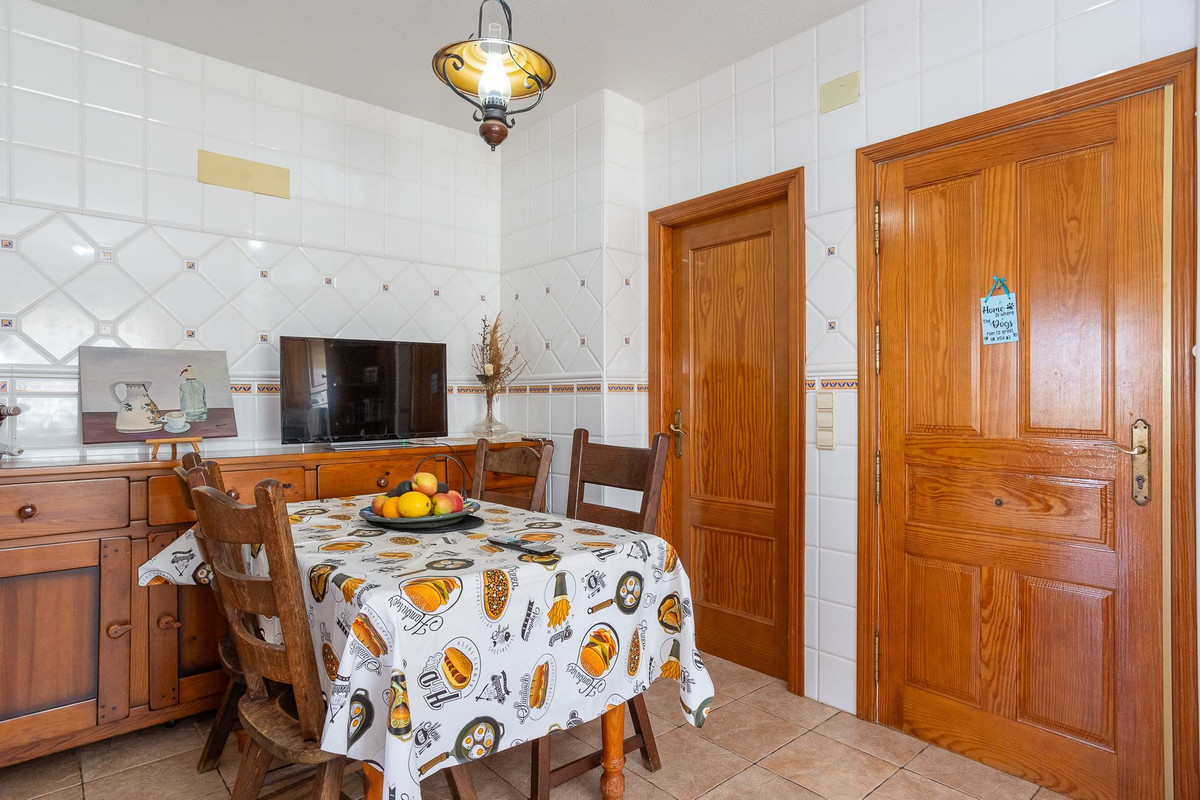 Se vende Villa - Chalet de 6 dormitorios en Costa Blanca, Alicante, España