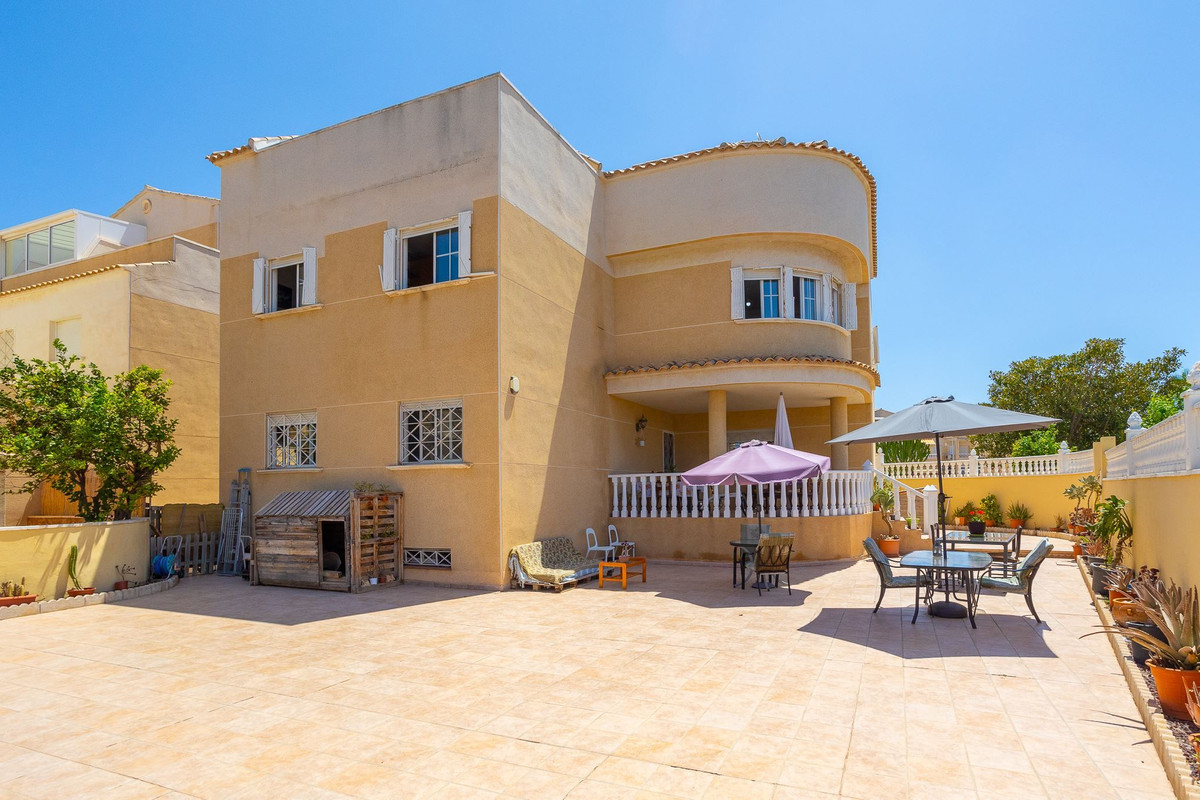 Se vende Villa - Chalet de 6 dormitorios en Costa Blanca, Alicante, España
