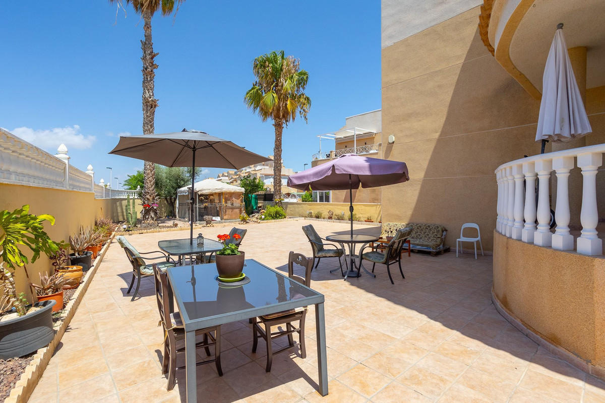 Se vende Villa - Chalet de 6 dormitorios en Costa Blanca, Alicante, España