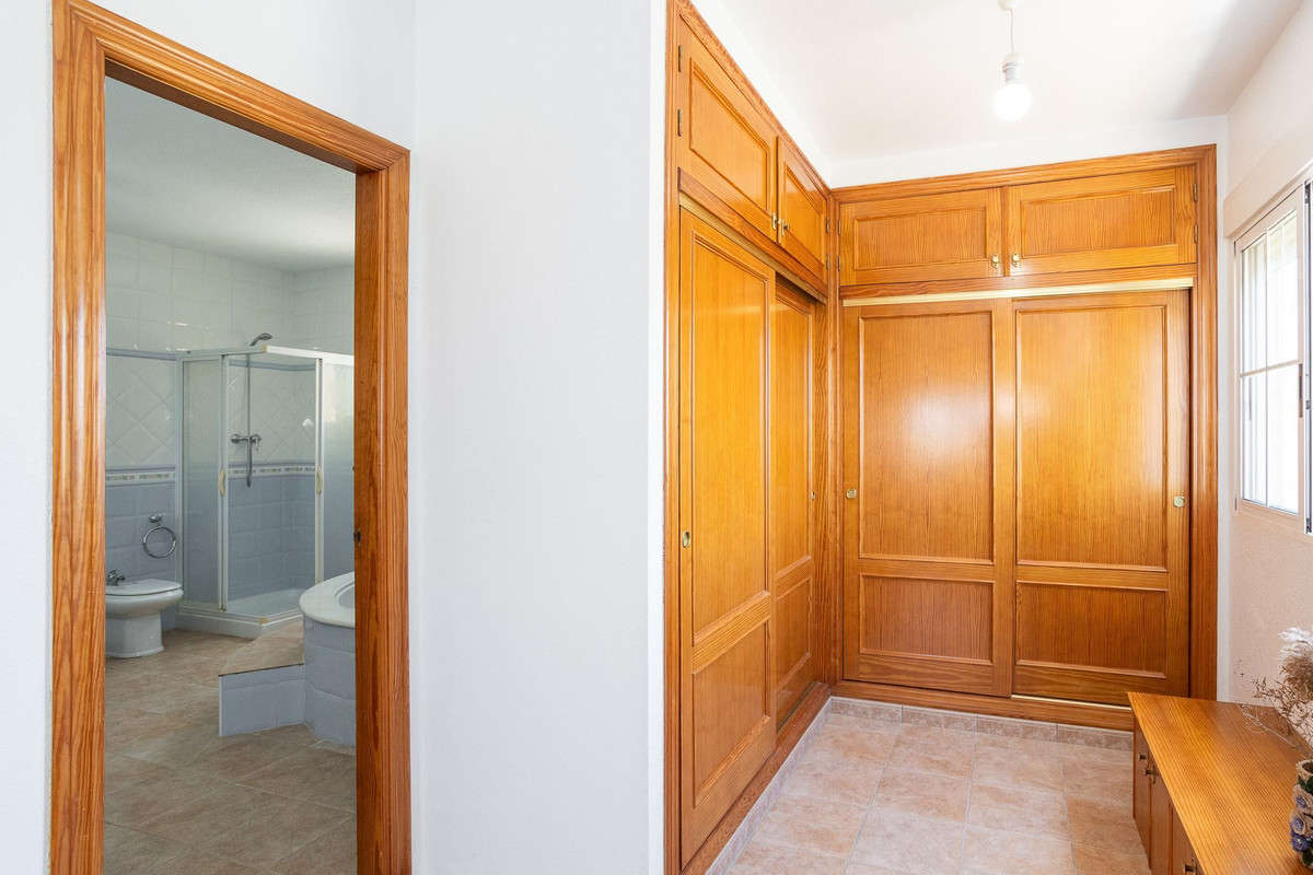 Se vende Villa - Chalet de 6 dormitorios en Costa Blanca, Alicante, España