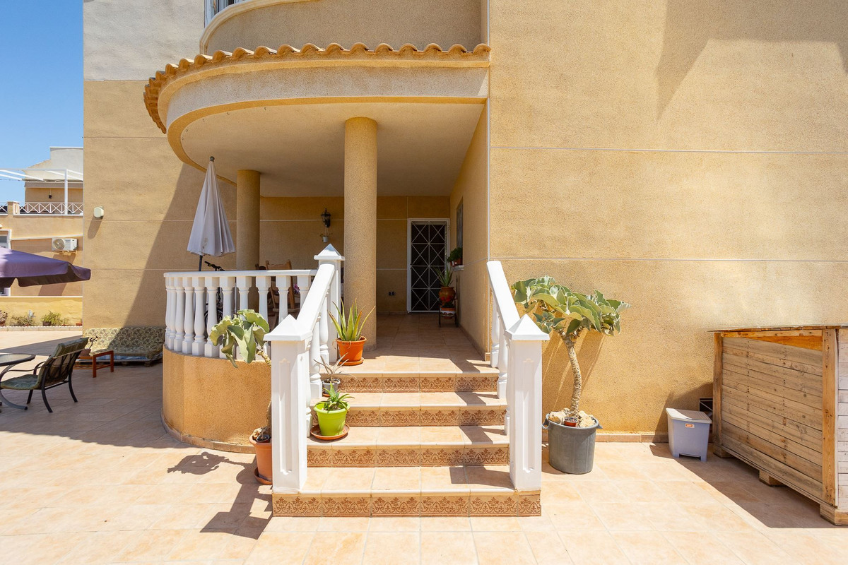 Se vende Villa - Chalet de 6 dormitorios en Costa Blanca, Alicante, España