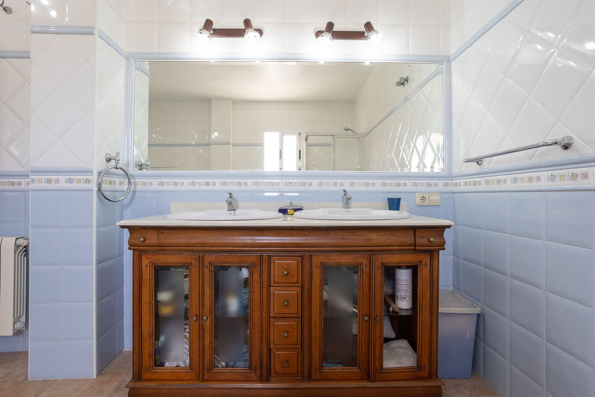 Se vende Villa - Chalet de 6 dormitorios en Costa Blanca, Alicante, España
