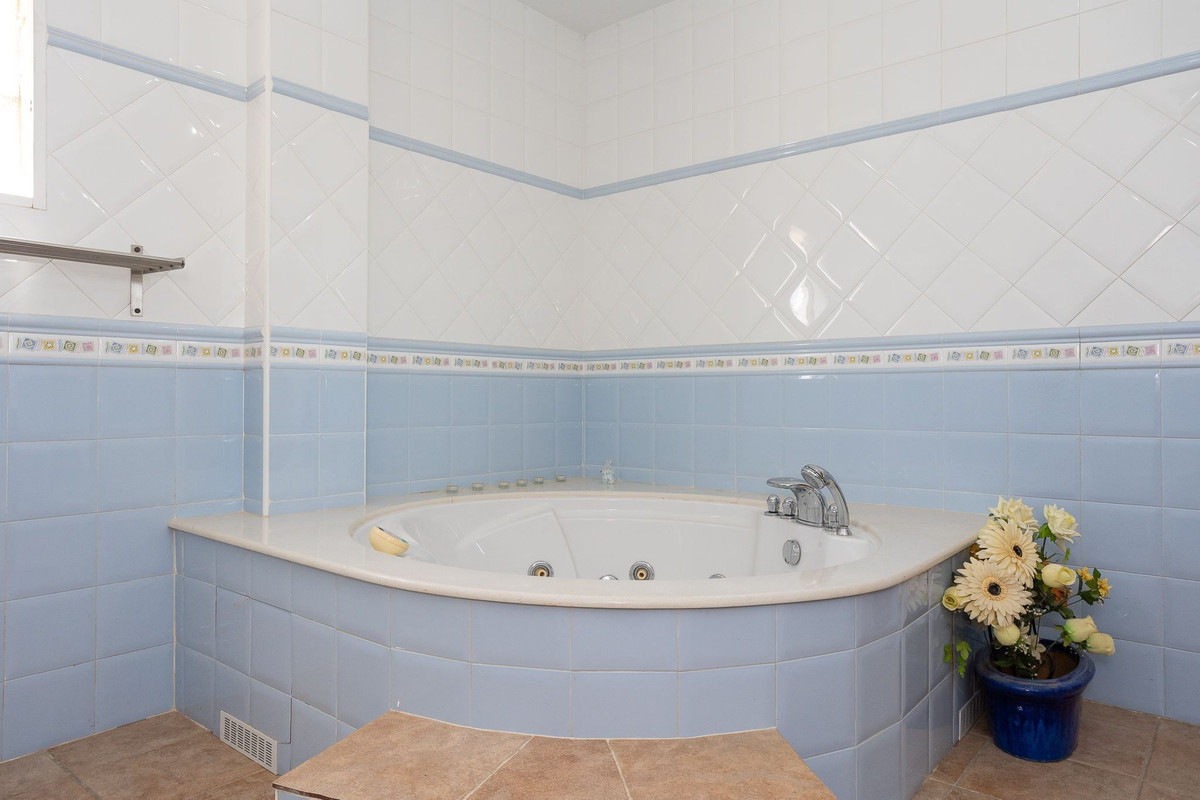 Se vende Villa - Chalet de 6 dormitorios en Costa Blanca, Alicante, España
