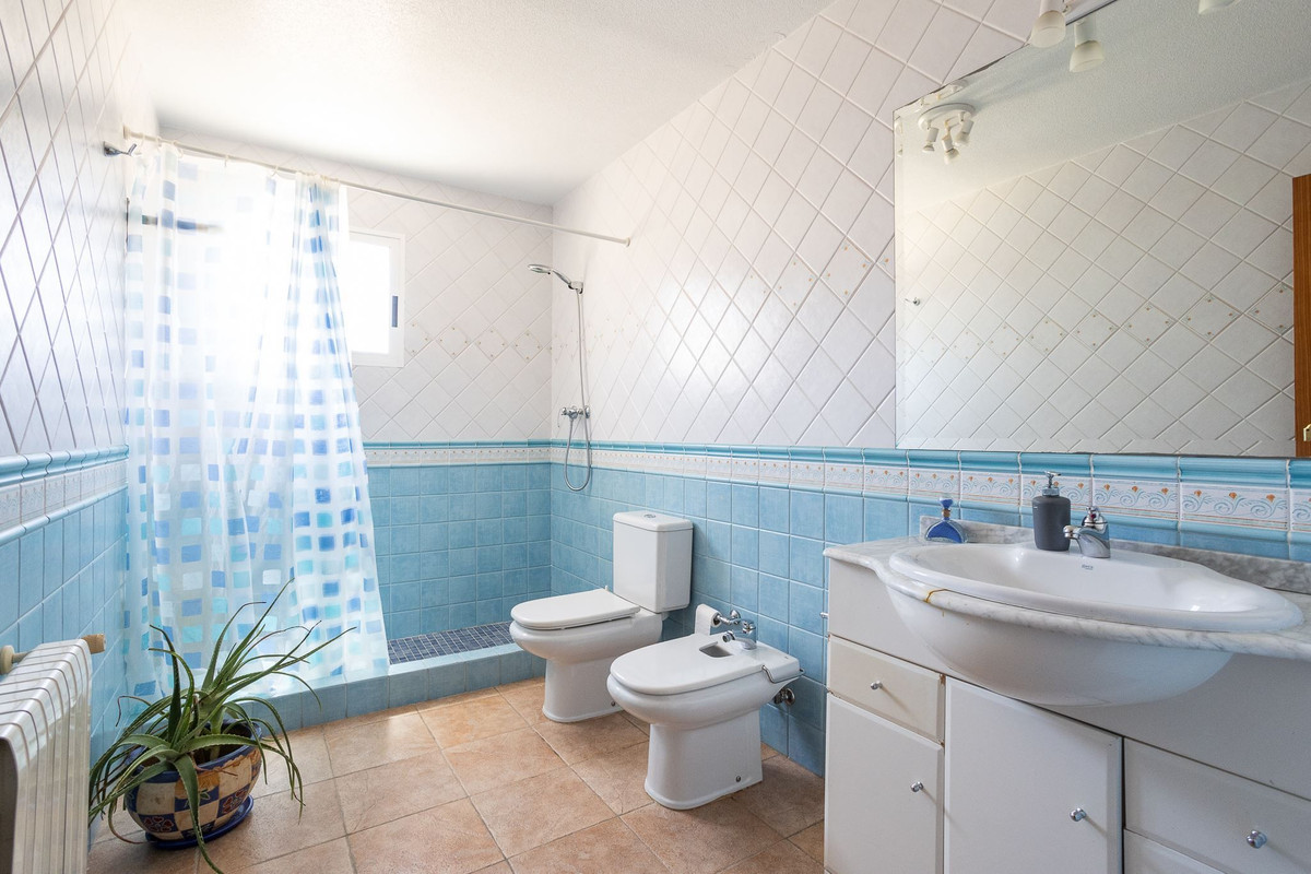 Se vende Villa - Chalet de 6 dormitorios en Costa Blanca, Alicante, España