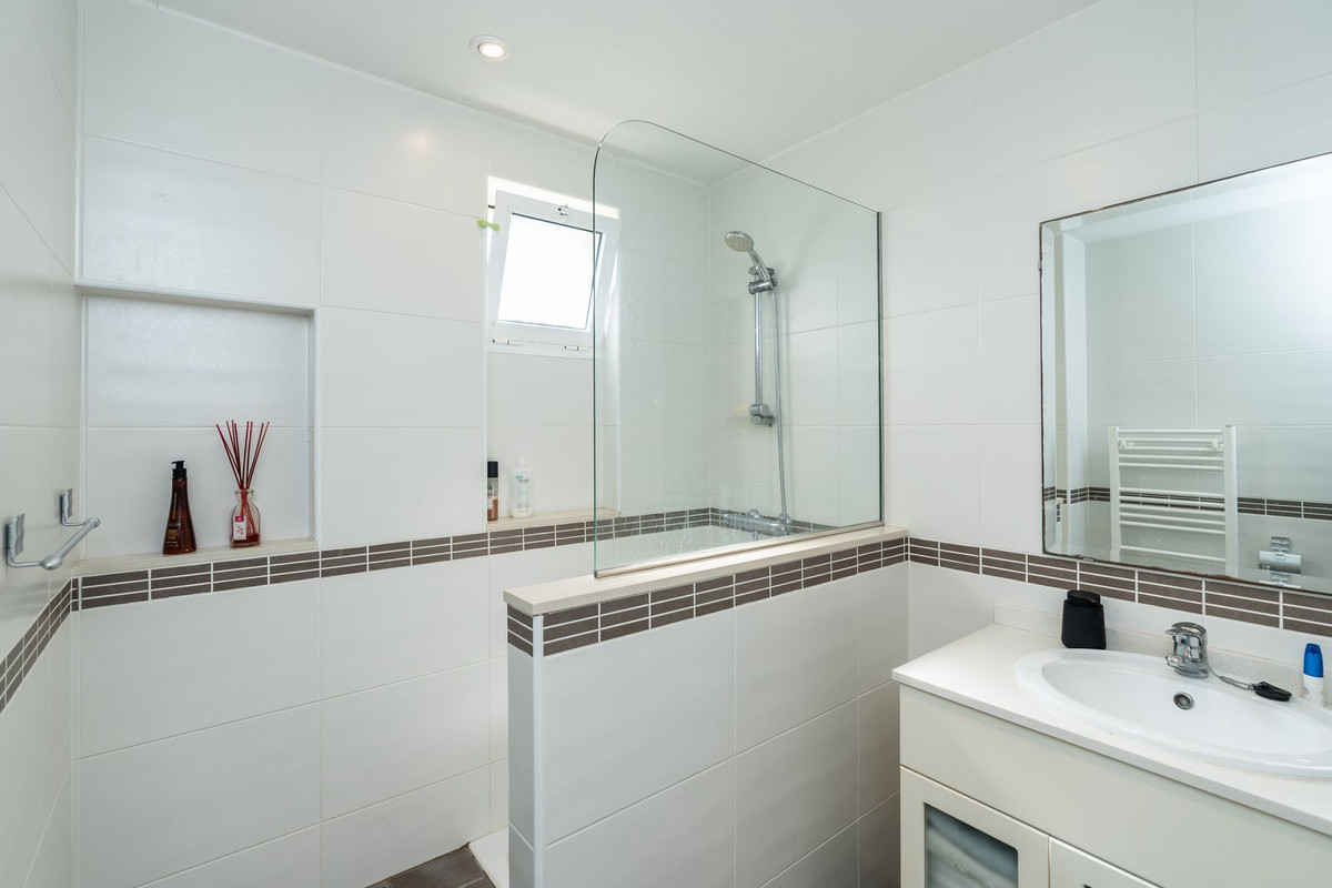 Se vende Apartamento Planta Baja de 2 dormitorios en Costa Del Sol, Málaga, España