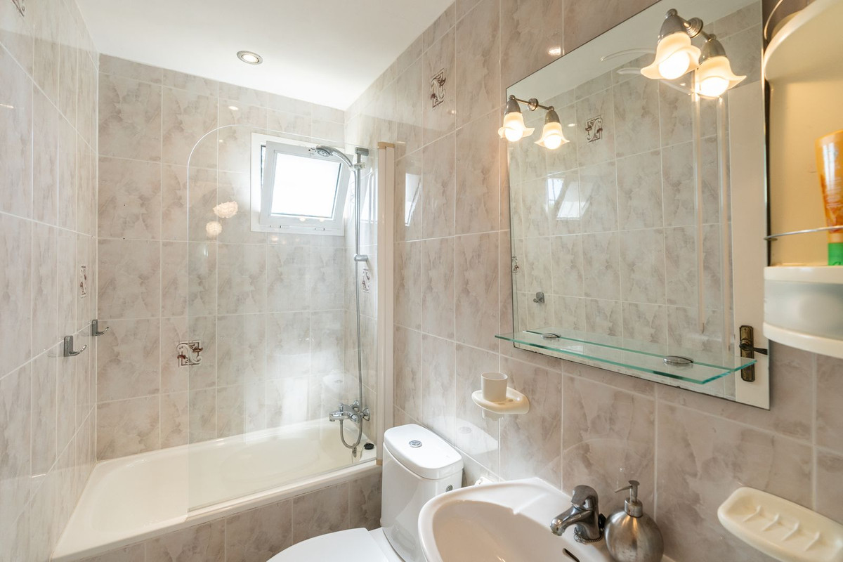 Se vende Apartamento Planta Baja de 2 dormitorios en Costa Del Sol, Málaga, España
