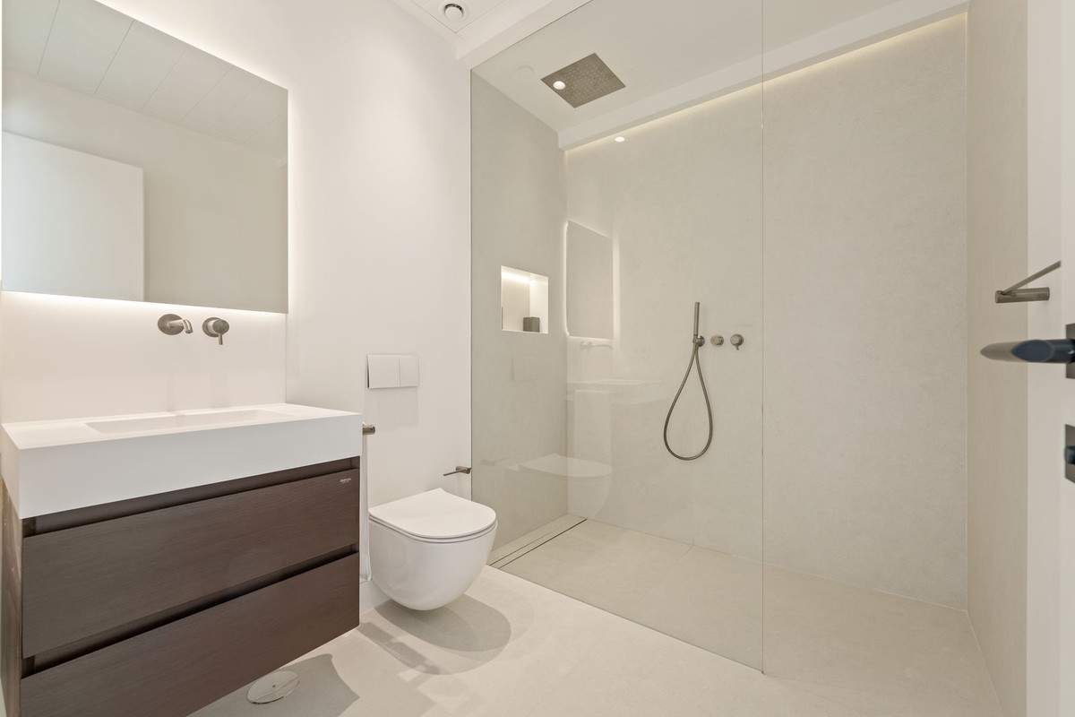 Se vende Villa - Chalet de 6 dormitorios en Costa Del Sol, Málaga, España