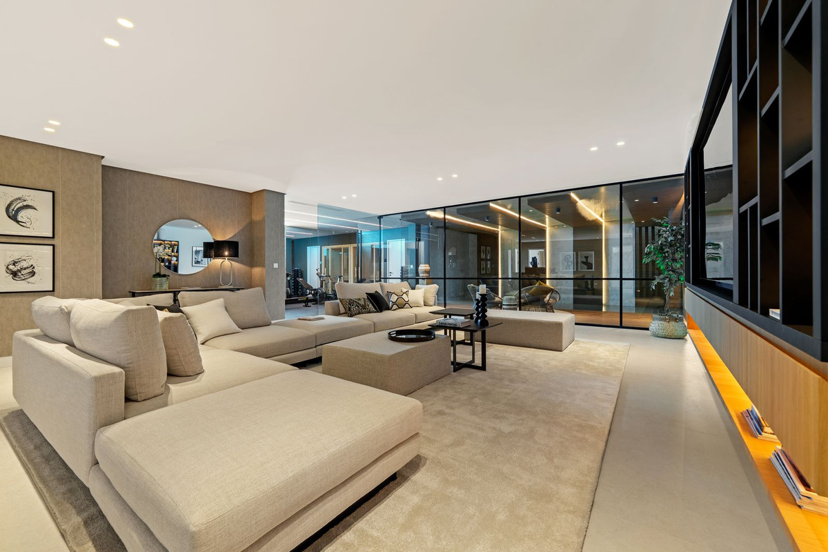 Se vende Villa - Chalet de 6 dormitorios en Costa Del Sol, Málaga, España