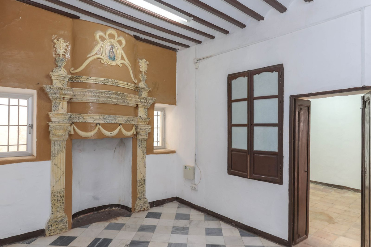 7 Bed Townhouse for sale in Casarabonela Costa Del Sol, Málaga, Spain