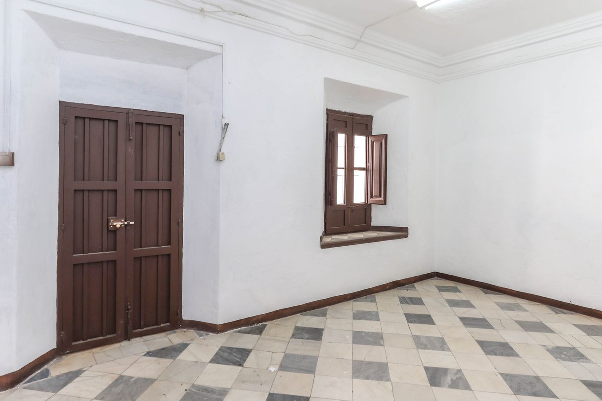 7 Bed Townhouse for sale in Casarabonela Costa Del Sol, Málaga, Spain