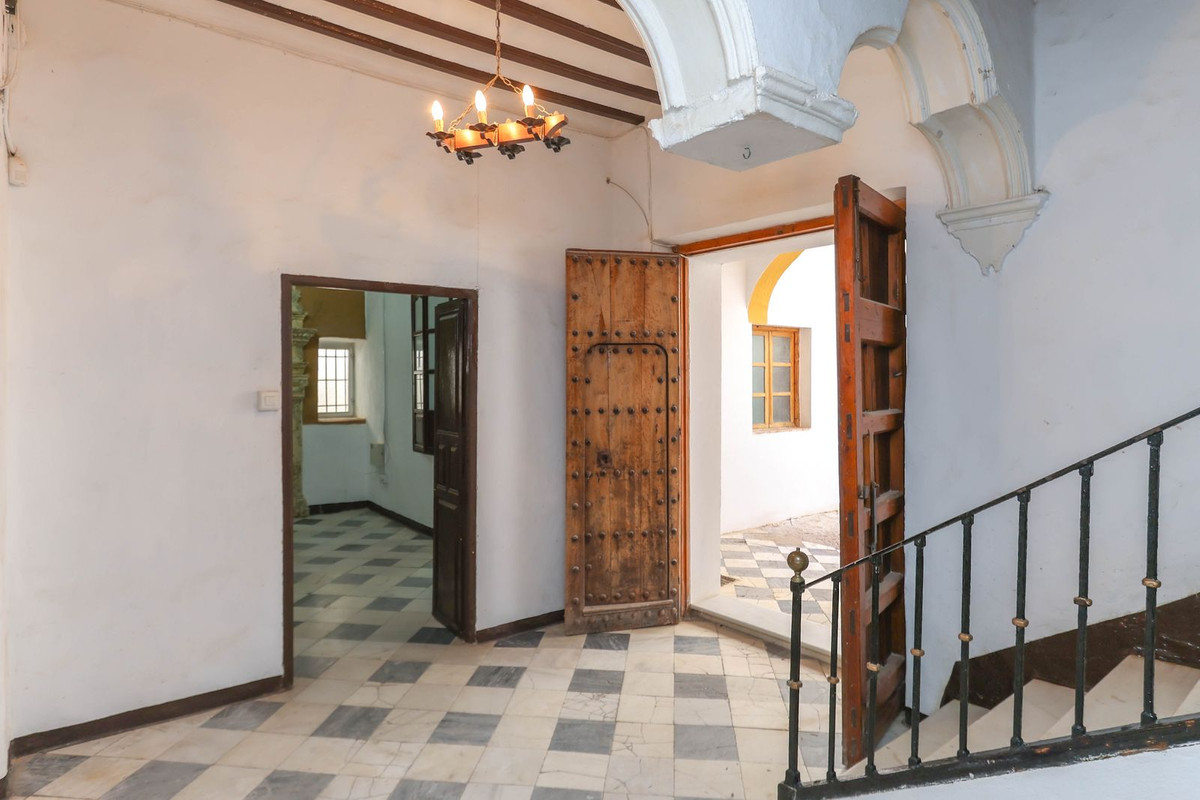 7 Bed Townhouse for sale in Casarabonela Costa Del Sol, Málaga, Spain