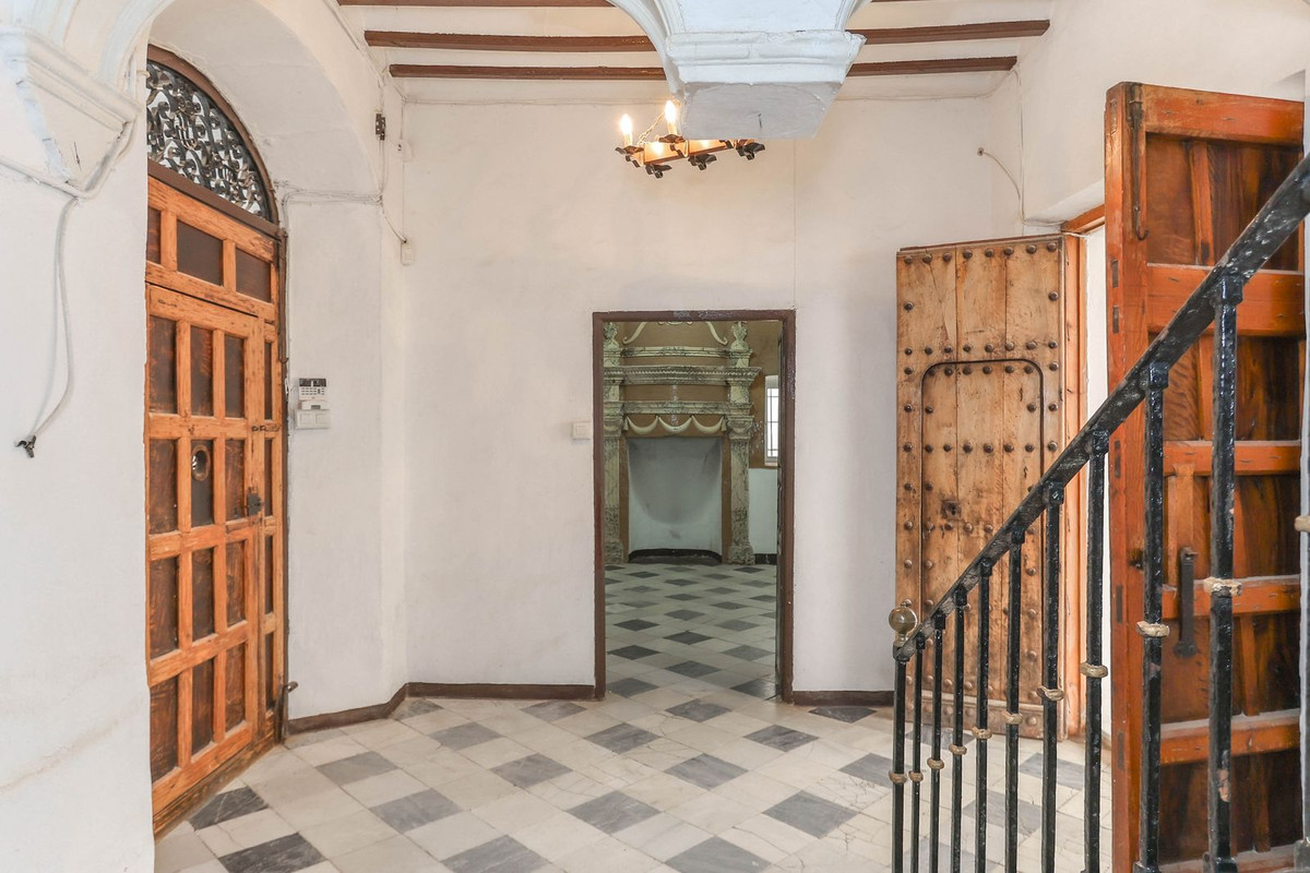 7 Bed Townhouse for sale in Casarabonela Costa Del Sol, Málaga, Spain