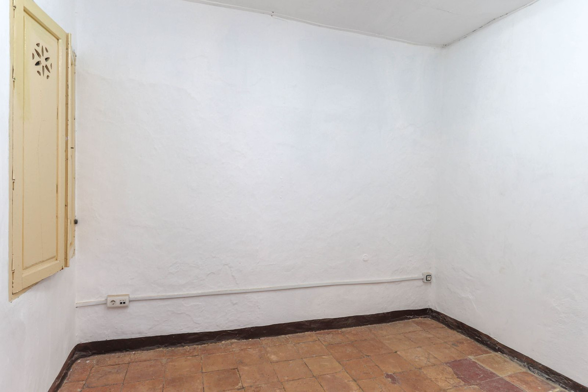 7 Bed Townhouse for sale in Casarabonela Costa Del Sol, Málaga, Spain