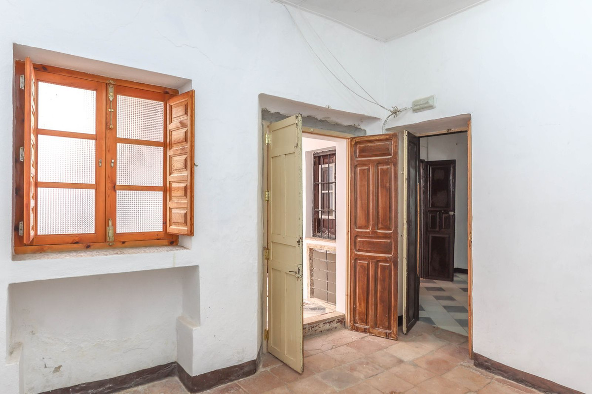 7 Bed Townhouse for sale in Casarabonela Costa Del Sol, Málaga, Spain