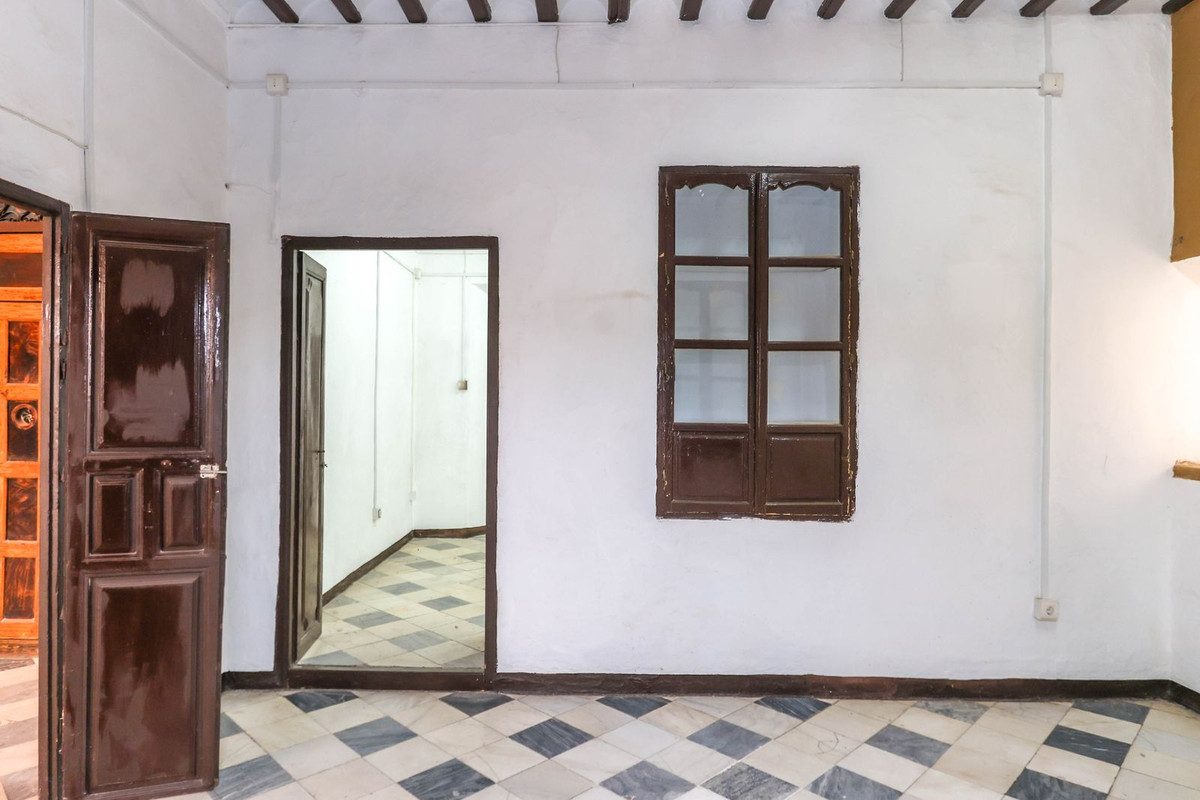 7 Bed Townhouse for sale in Casarabonela Costa Del Sol, Málaga, Spain