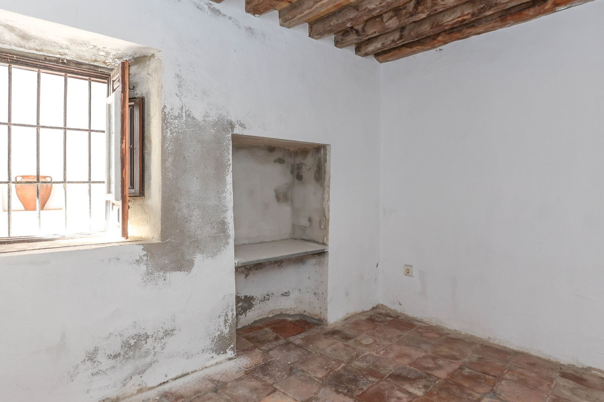 7 Bed Townhouse for sale in Casarabonela Costa Del Sol, Málaga, Spain