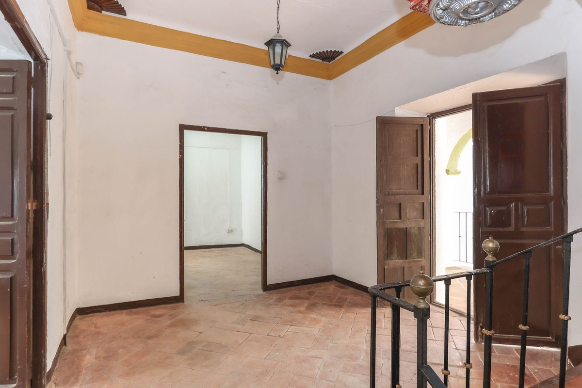 7 Bed Townhouse for sale in Casarabonela Costa Del Sol, Málaga, Spain
