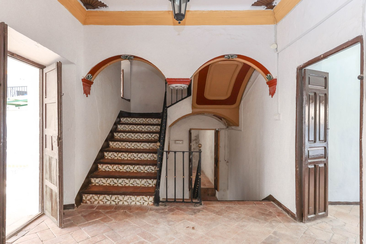 7 Bed Townhouse for sale in Casarabonela Costa Del Sol, Málaga, Spain