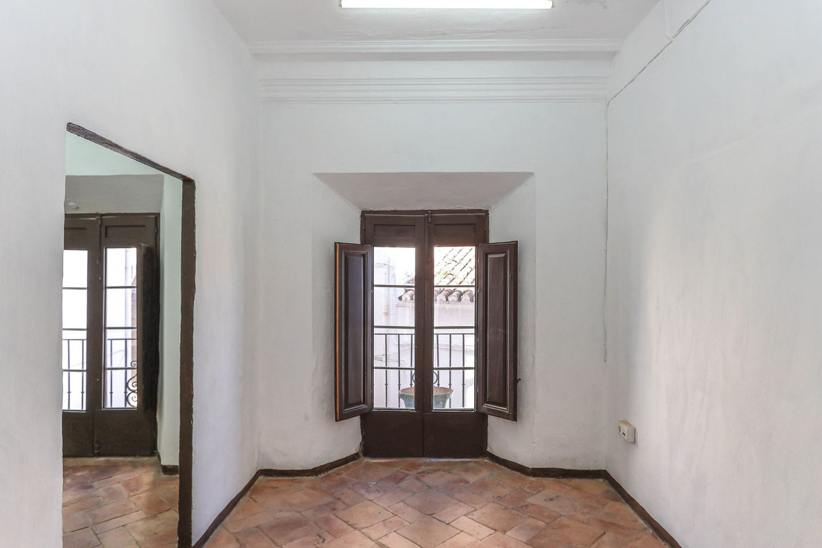 7 Bed Townhouse for sale in Casarabonela Costa Del Sol, Málaga, Spain