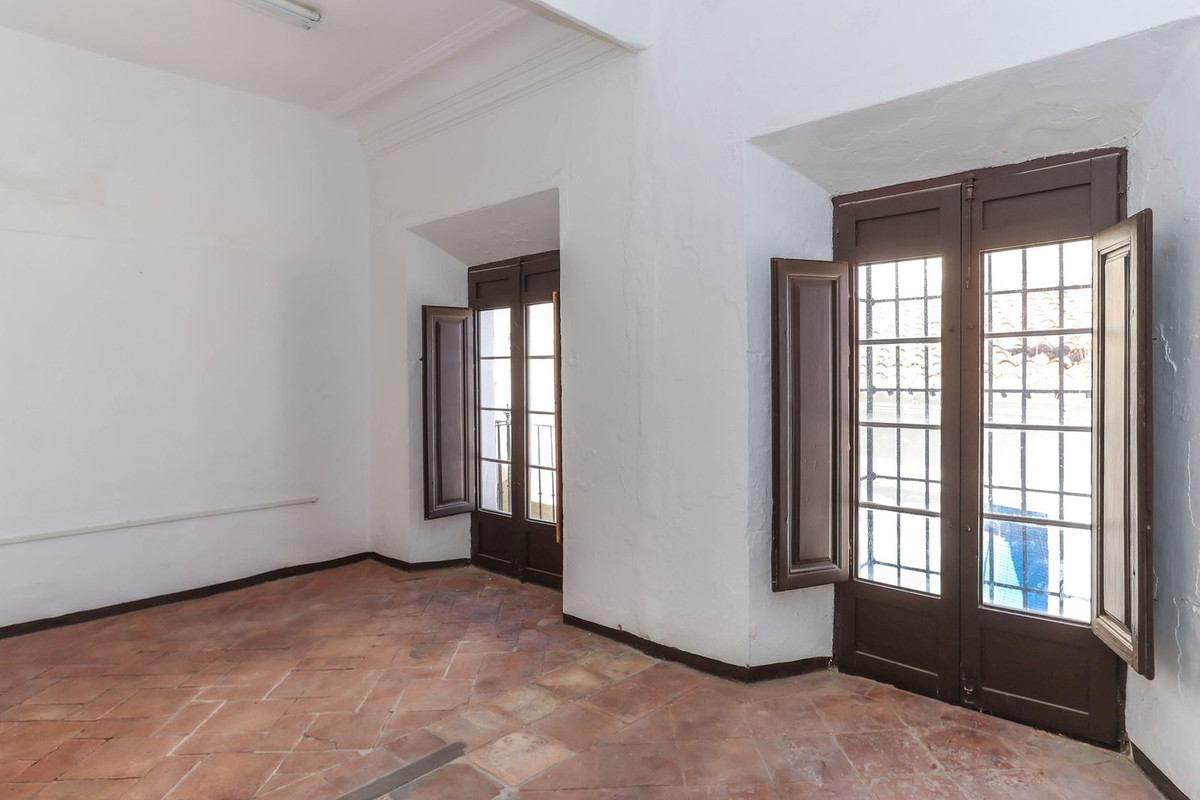 7 Bed Townhouse for sale in Casarabonela Costa Del Sol, Málaga, Spain