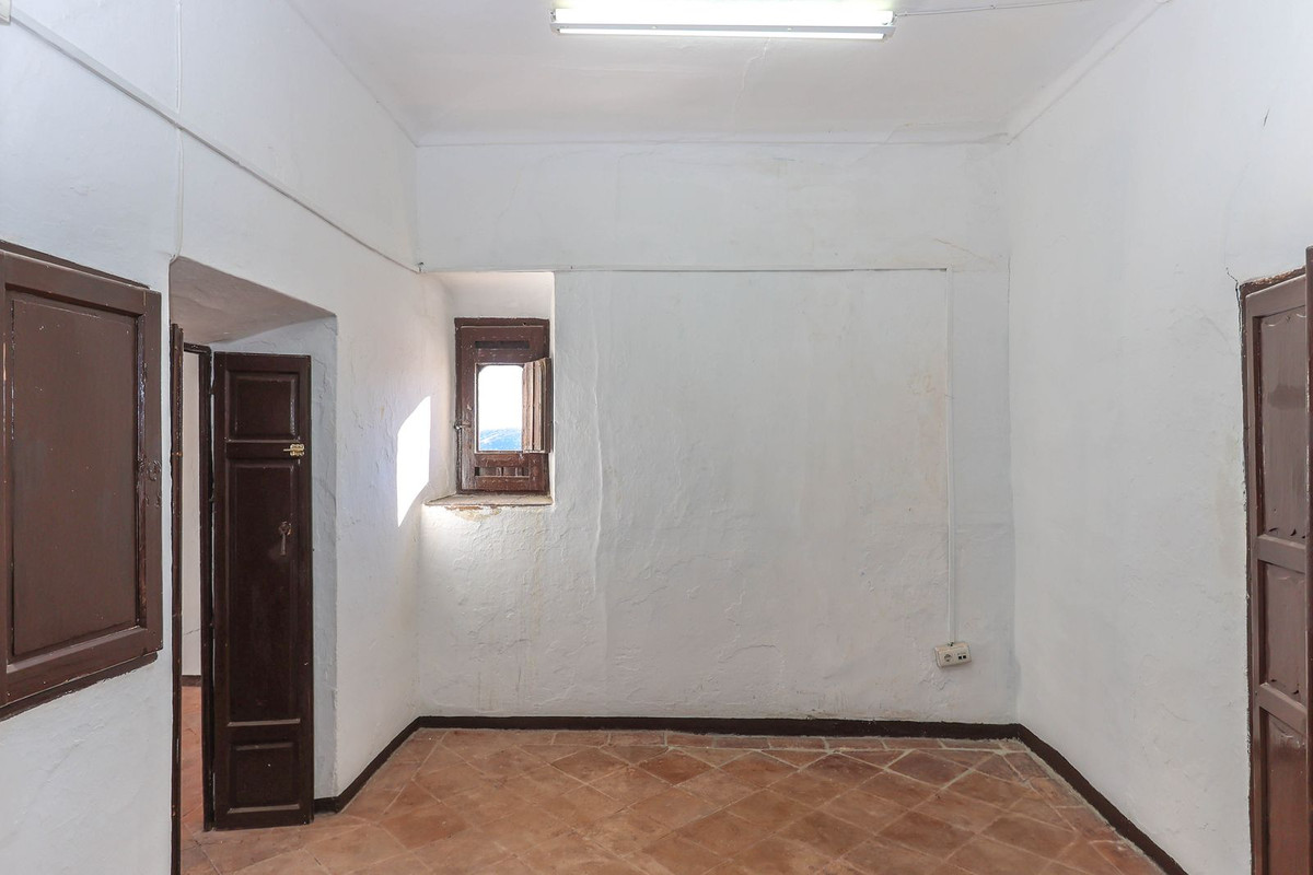 7 Bed Townhouse for sale in Casarabonela Costa Del Sol, Málaga, Spain