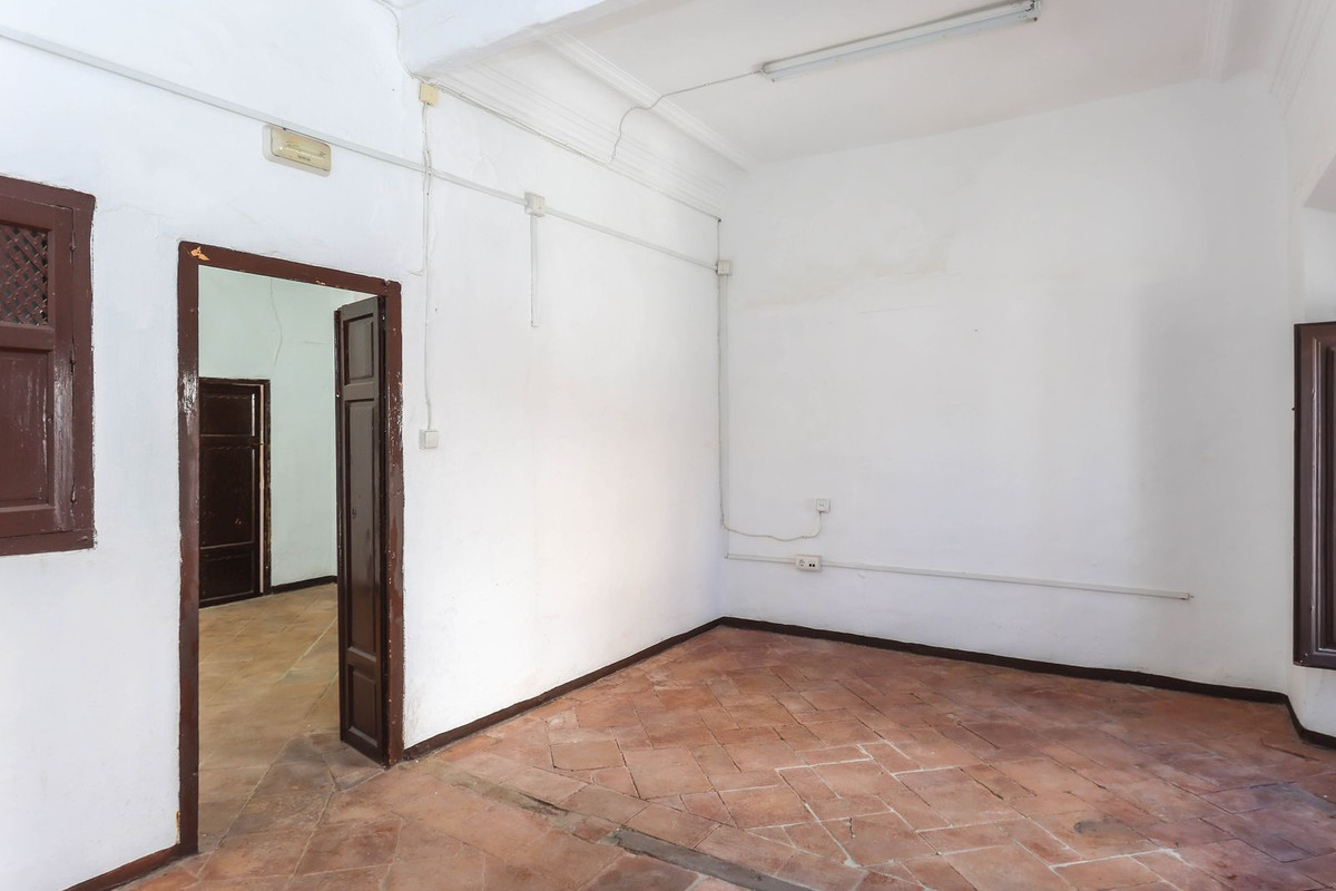 7 Bed Townhouse for sale in Casarabonela Costa Del Sol, Málaga, Spain