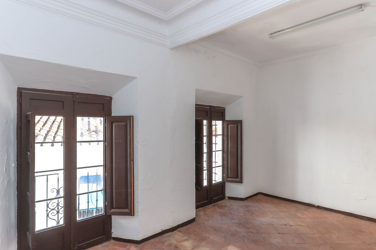 7 Bed Townhouse for sale in Casarabonela Costa Del Sol, Málaga, Spain