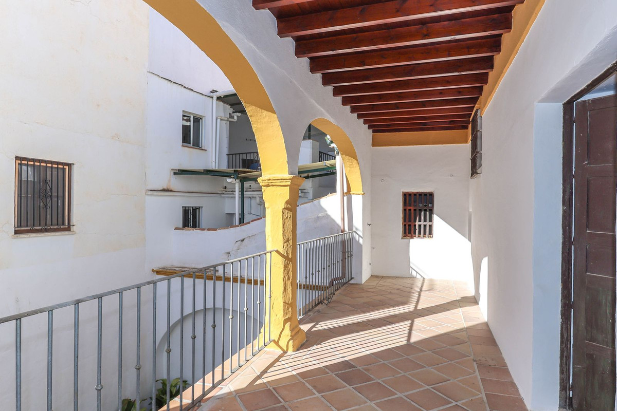 7 Bed Townhouse for sale in Casarabonela Costa Del Sol, Málaga, Spain