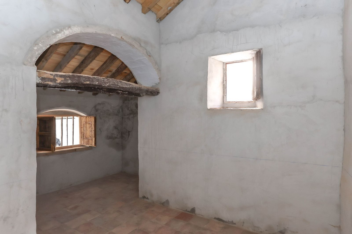 7 Bed Townhouse for sale in Casarabonela Costa Del Sol, Málaga, Spain