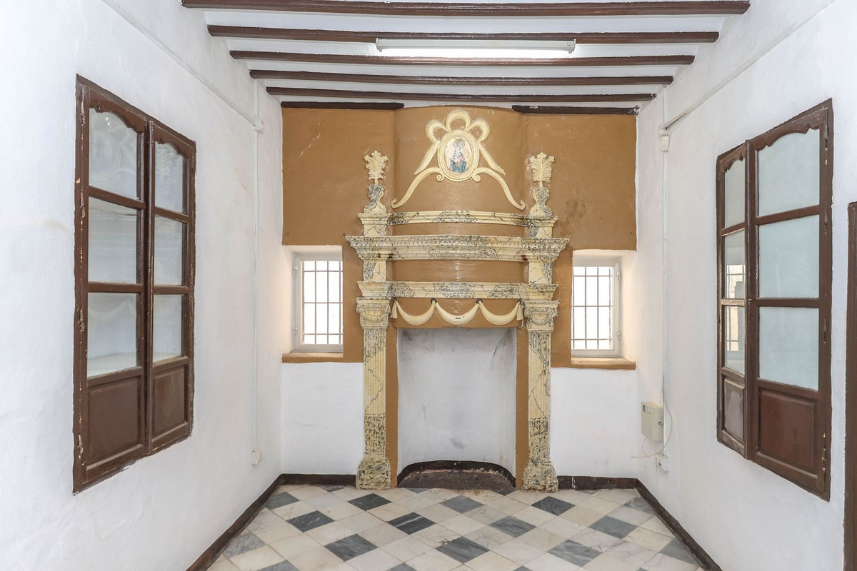 7 Bed Townhouse for sale in Casarabonela Costa Del Sol, Málaga, Spain
