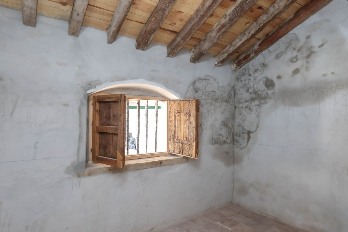 7 Bed Townhouse for sale in Casarabonela Costa Del Sol, Málaga, Spain