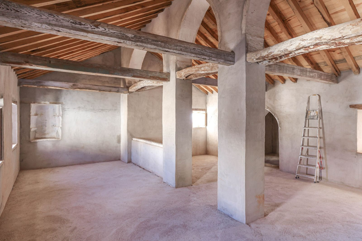 7 Bed Townhouse for sale in Casarabonela Costa Del Sol, Málaga, Spain