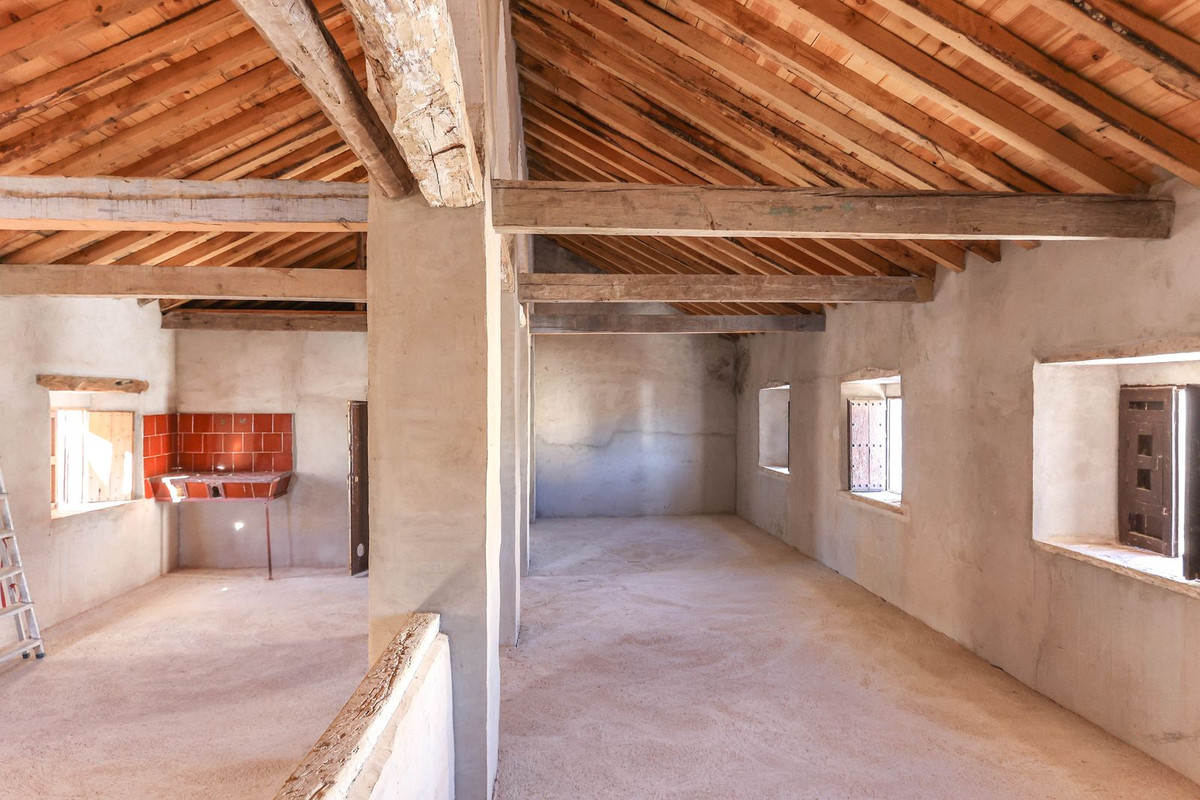7 Bed Townhouse for sale in Casarabonela Costa Del Sol, Málaga, Spain