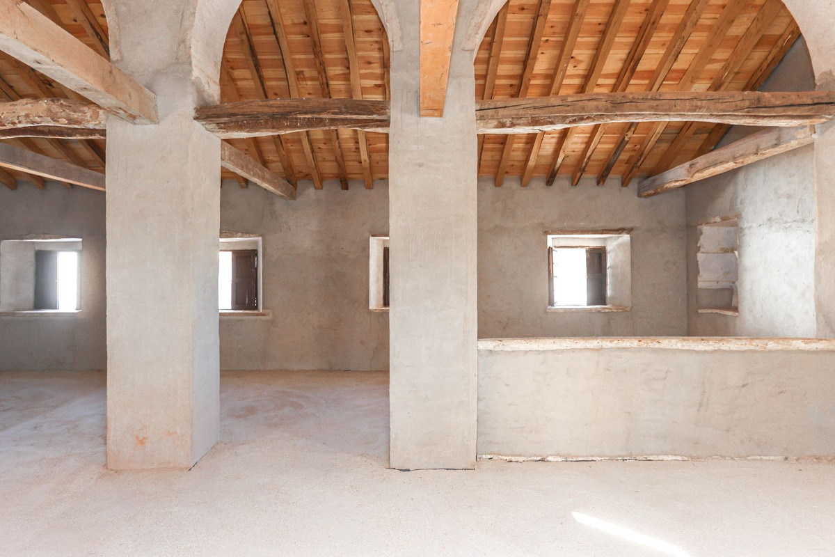 7 Bed Townhouse for sale in Casarabonela Costa Del Sol, Málaga, Spain