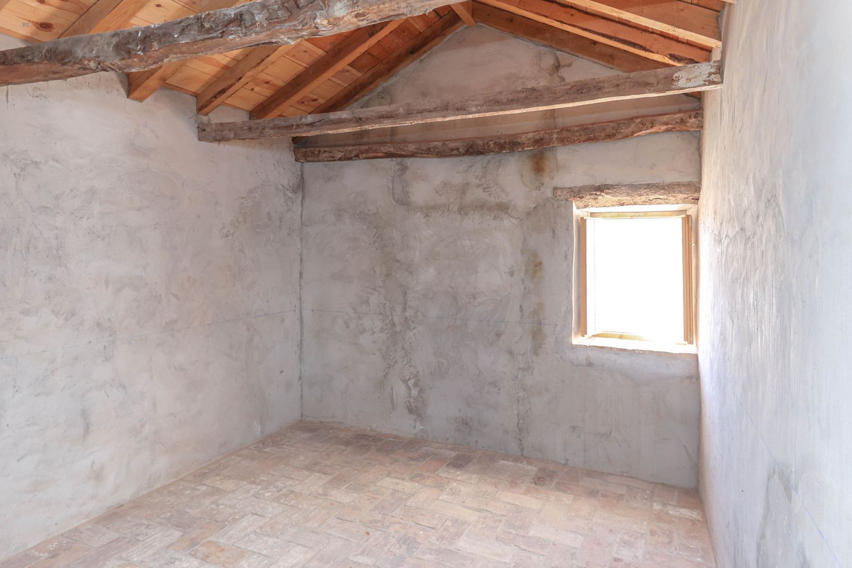7 Bed Townhouse for sale in Casarabonela Costa Del Sol, Málaga, Spain