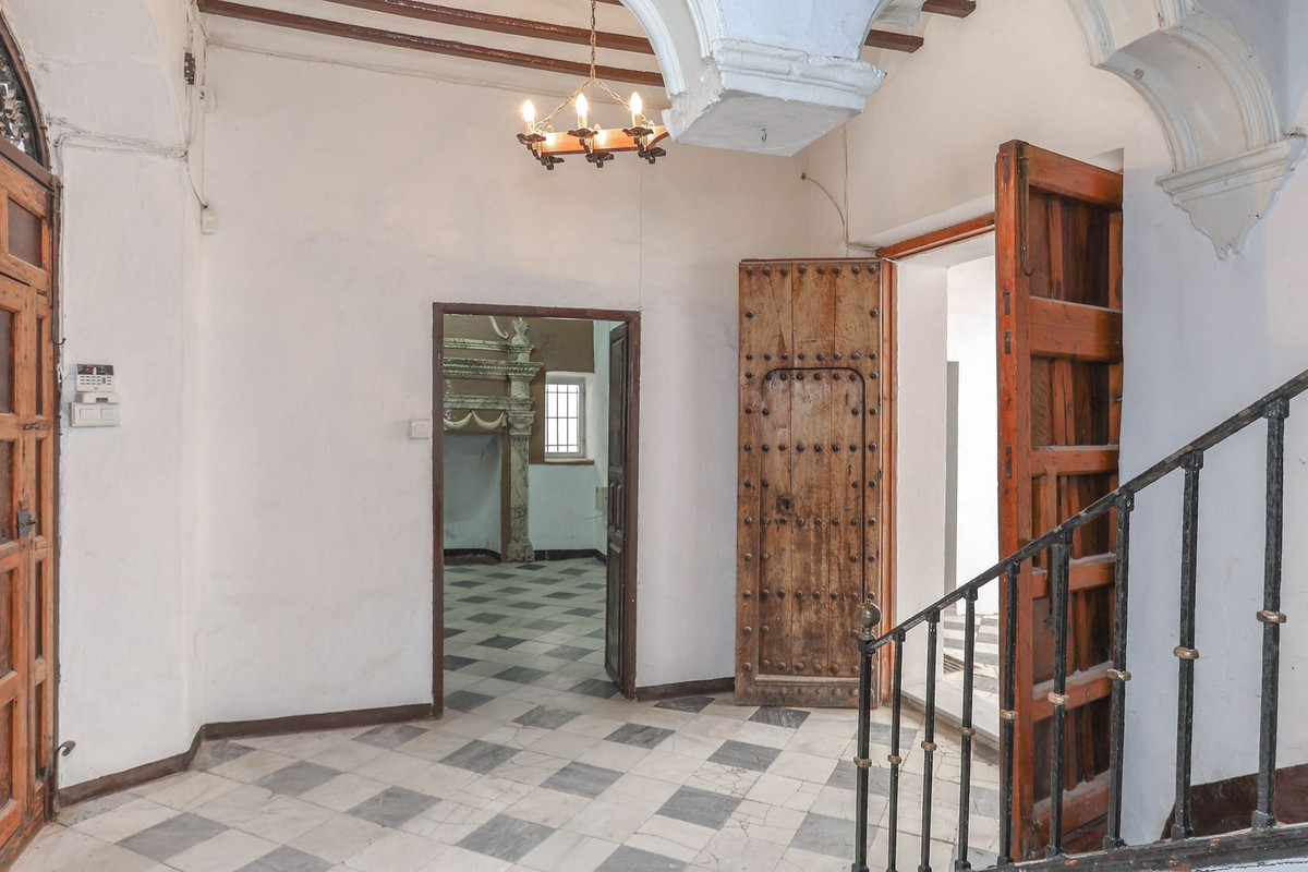 7 Bed Townhouse for sale in Casarabonela Costa Del Sol, Málaga, Spain