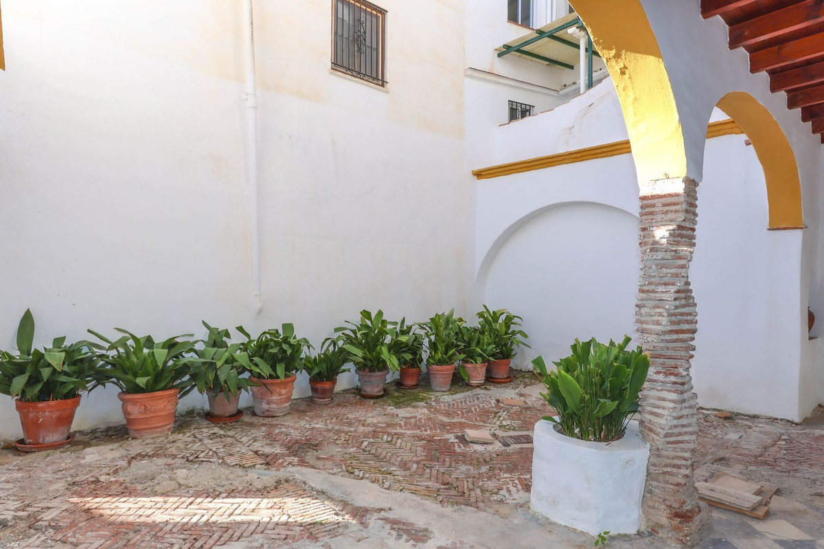 7 Bed Townhouse for sale in Casarabonela Costa Del Sol, Málaga, Spain