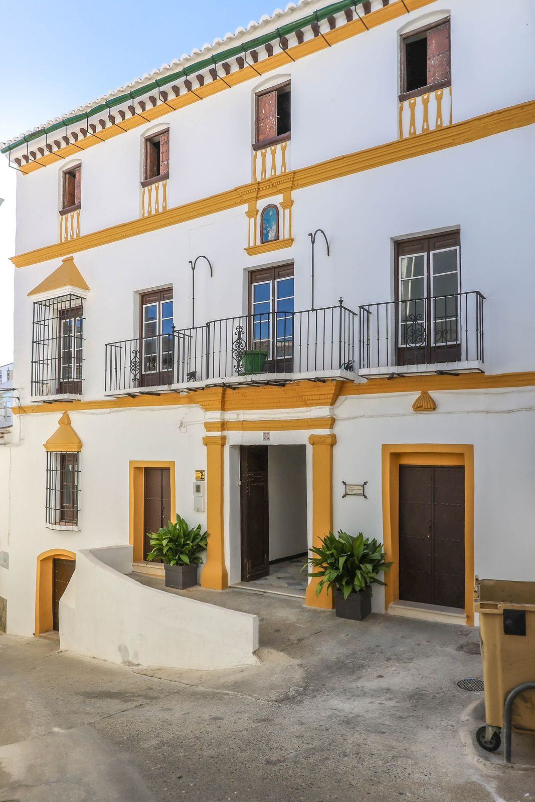 7 Bed Townhouse for sale in Casarabonela Costa Del Sol, Málaga, Spain