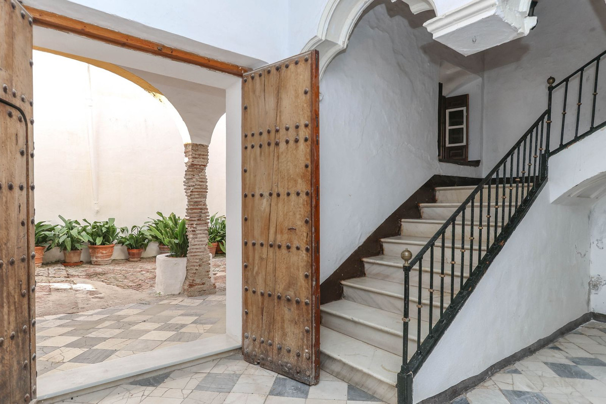 7 Bed Townhouse for sale in Casarabonela Costa Del Sol, Málaga, Spain