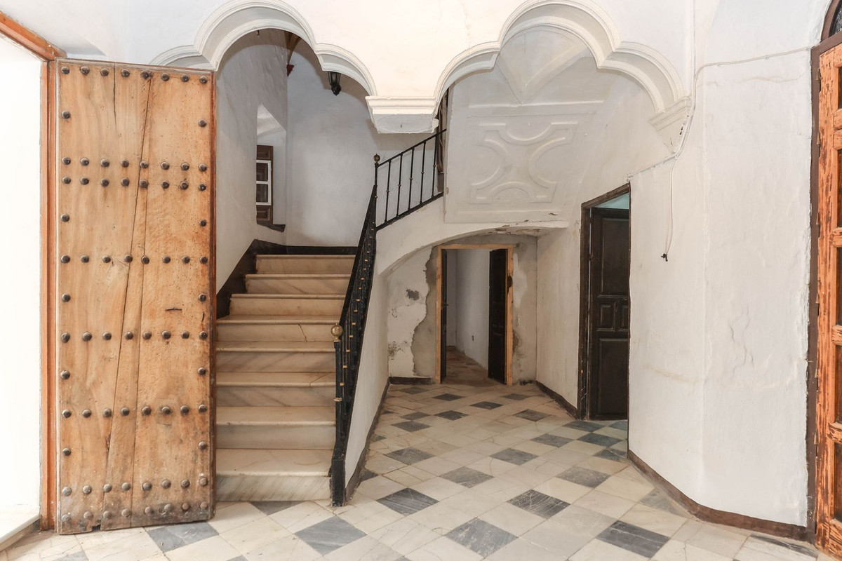 7 Bed Townhouse for sale in Casarabonela Costa Del Sol, Málaga, Spain