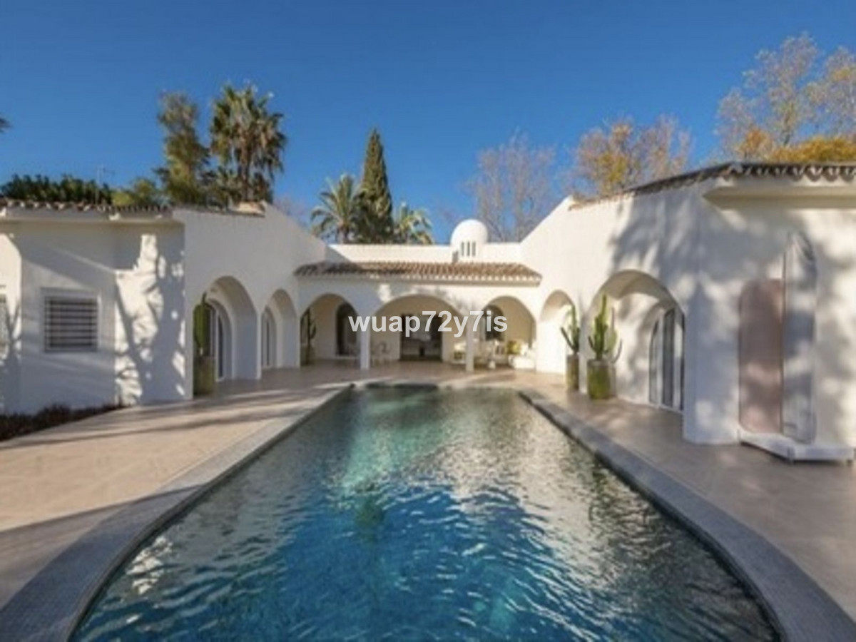 Se vende Villa - Chalet de 4 dormitorios en Costa Del Sol, Málaga, España