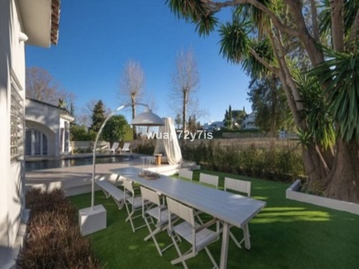 Se vende Villa - Chalet de 4 dormitorios en Costa Del Sol, Málaga, España