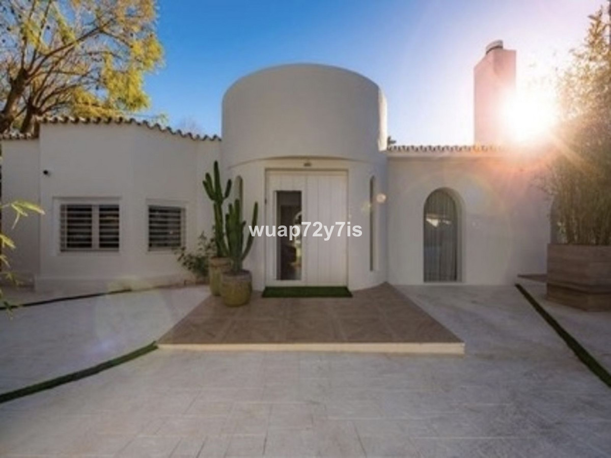 Se vende Villa - Chalet de 4 dormitorios en Costa Del Sol, Málaga, España