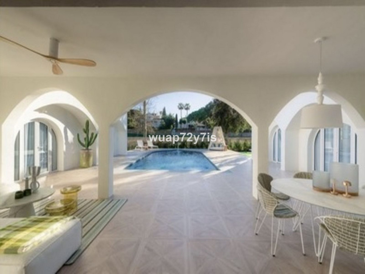 Se vende Villa - Chalet de 4 dormitorios en Costa Del Sol, Málaga, España
