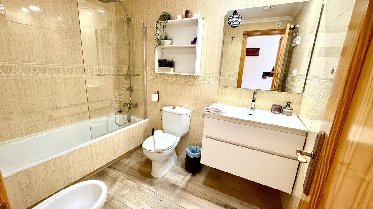 Se vende Apartamento Planta Media de 2 dormitorios en Costa Blanca, Alicante, España
