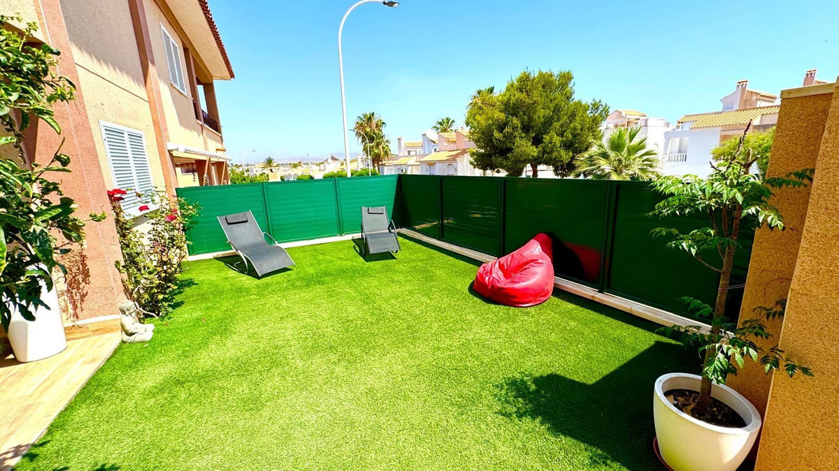 Se vende Apartamento Planta Media de 2 dormitorios en Costa Blanca, Alicante, España