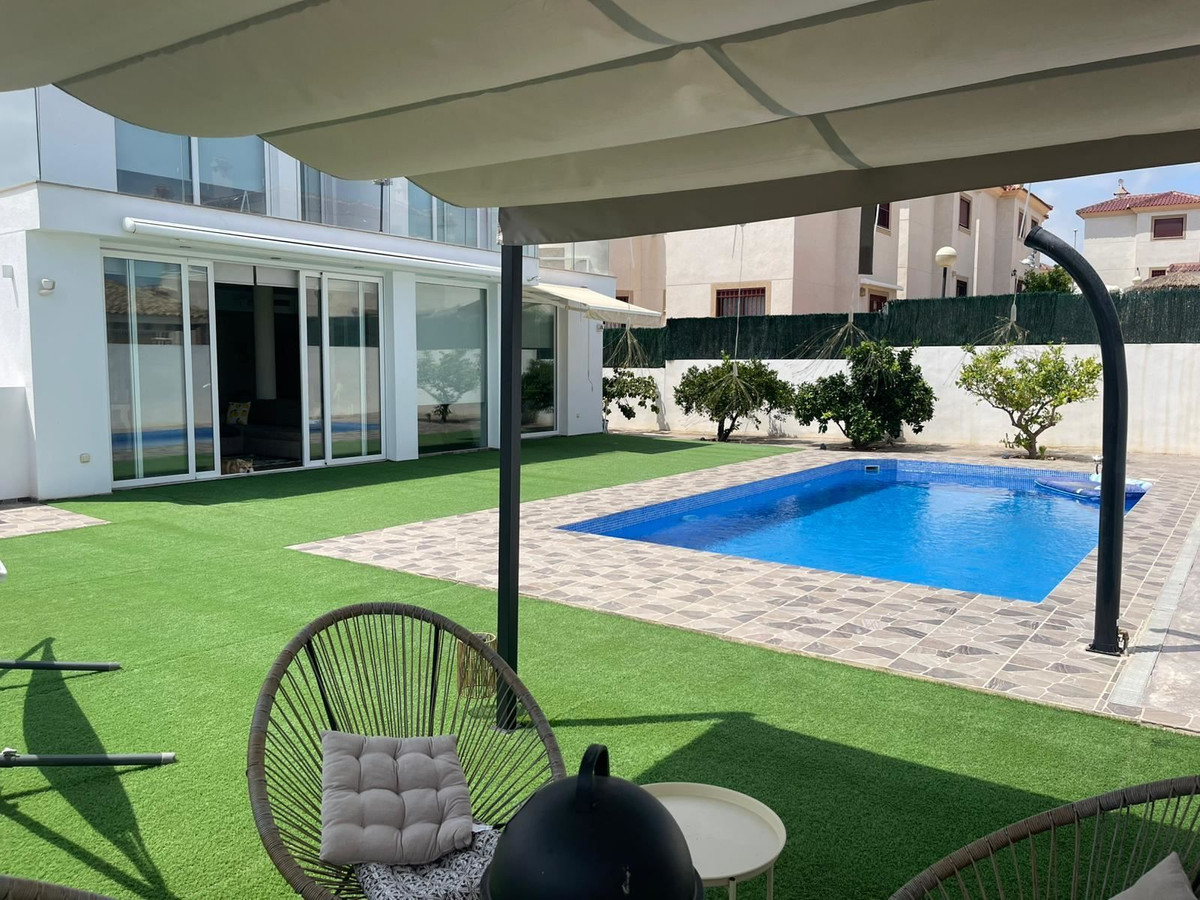 Se vende Villa - Chalet de 5 dormitorios en Costa Blanca, Alicante, España