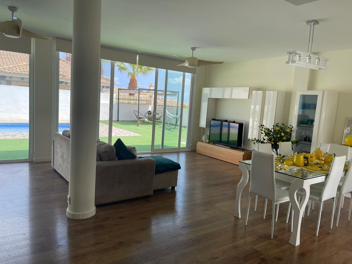 Se vende Villa - Chalet de 5 dormitorios en Costa Blanca, Alicante, España